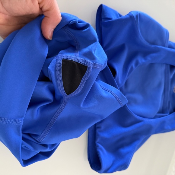 Alo Yoga xs shorts and top set - Picture 5 of 5